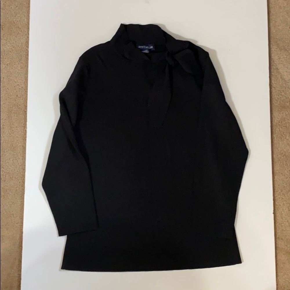 Ann Taylor Black 3/4 ish sleeves size L knit top